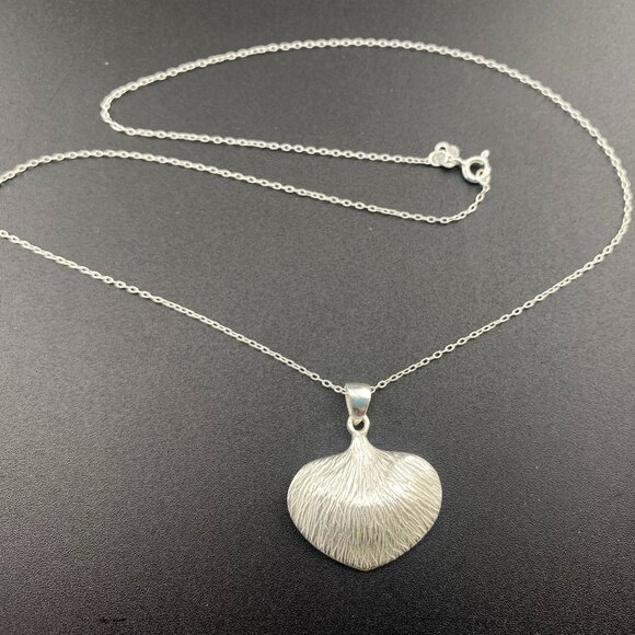 Unique Sterling Silver Textured Leaf Heart Pendant & 18” Necklace CW 925 - 4.5gm - Picture 13 of 13